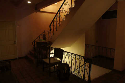 09-Siamese Views Lodge in Bangkok-stairway02.jpg
