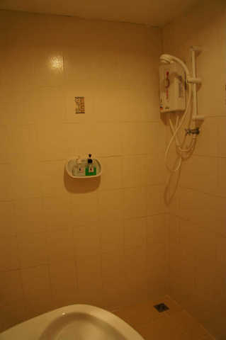 17-Siamese Views Lodge in Bangkok-bathroom01.jpg